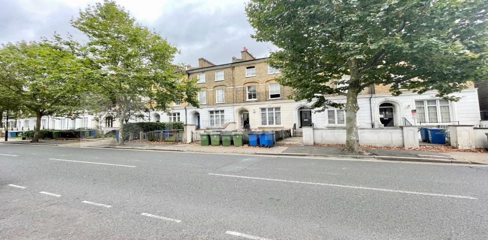 Situated on the top floor of this impressive Victorian house Trafalgar Avenue, Burgess Park